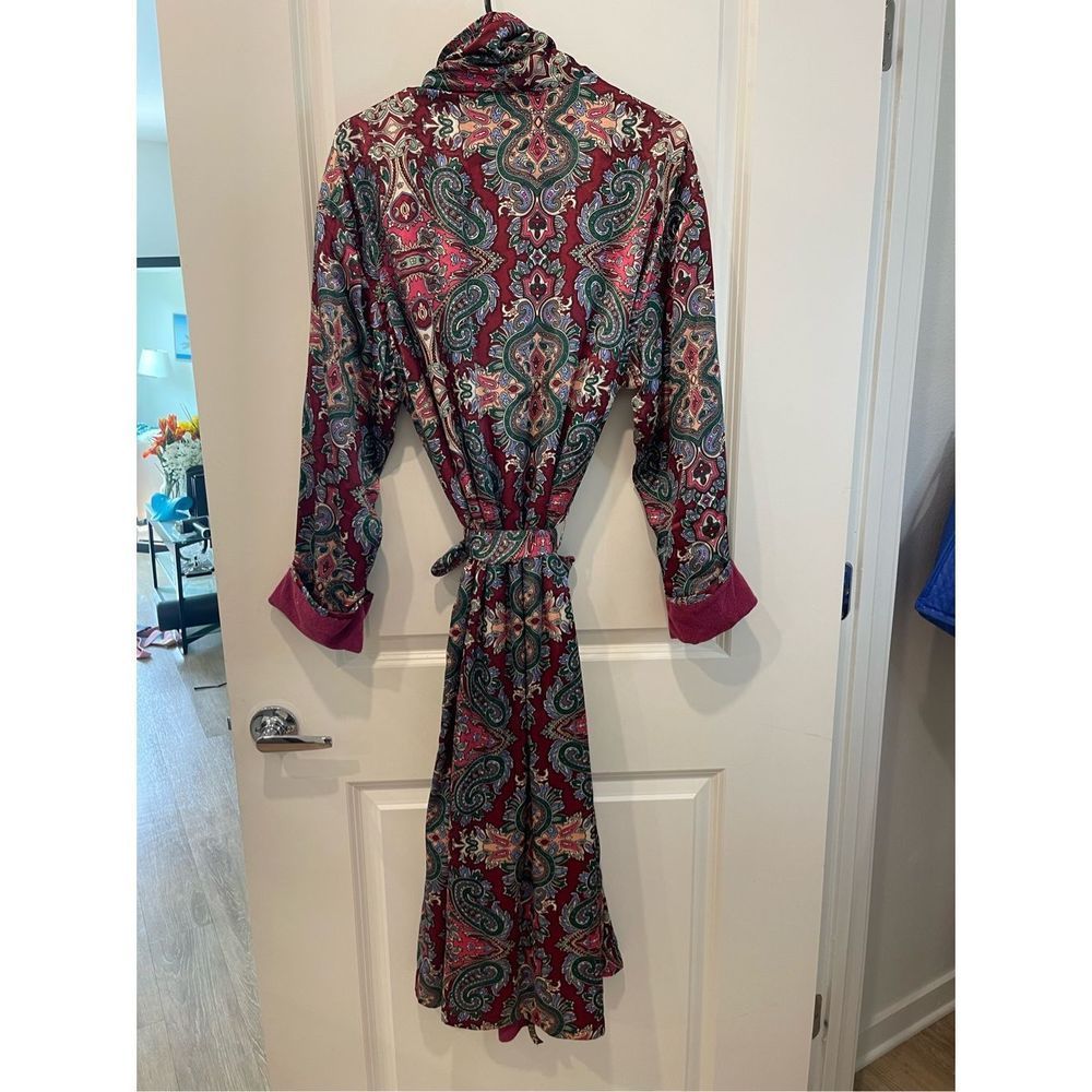 Victoria's Secret Lined Paisley Robe with a Silky Feel Vintage - Picture 7 of 8